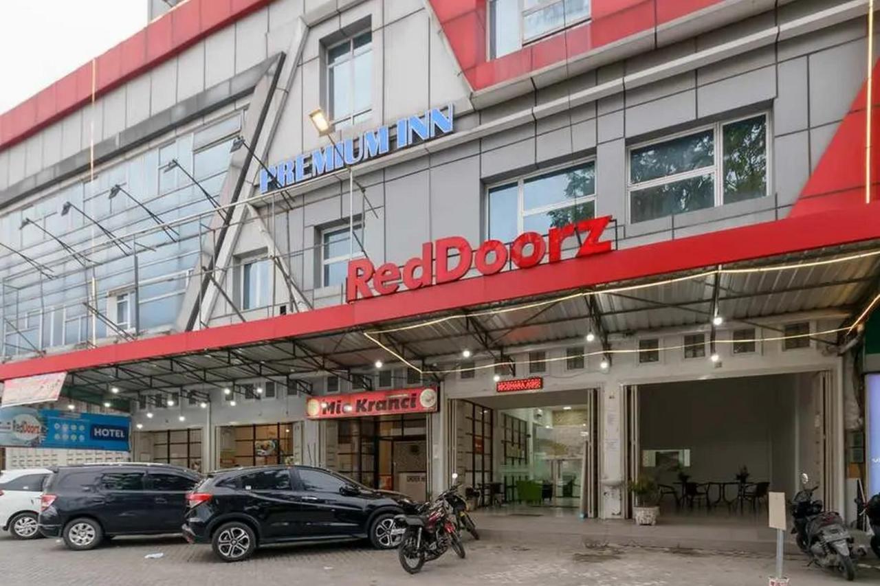 Reddoorz Plus @ Cemara Asri Μεντάν Εξωτερικό φωτογραφία