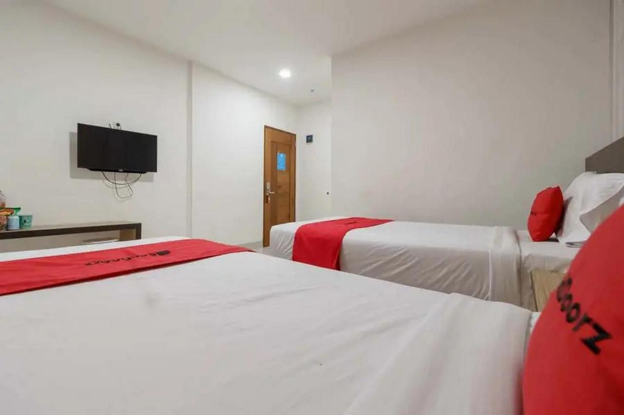 Reddoorz Plus @ Cemara Asri Μεντάν Εξωτερικό φωτογραφία