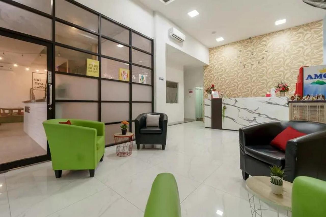 Reddoorz Plus @ Cemara Asri Μεντάν Εξωτερικό φωτογραφία